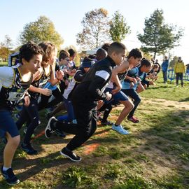 Dimanche 13 novembre, l'ASFI Villejuif Athlétisme organisait son 1er cross à destination des jeunes, au Parc Départemental des Hautes Bruyères. Pour cet évènement sportif, 17 clubs ont fait le déplacement avec plus de 500 athlètes âgé·e·s de 6 à 14 ans (catégorie Eveils à Minimes) ! [Photos Lucile Cubin]