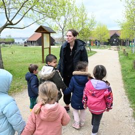 Zoom sur 3 activités enfance et jeunesse:▪️ Surf à Paris▪️ Initiation au pilotage de drones▪️ Sortie à la Ferme Pédagogique[Photos Alex Bonnemaison / Anja Simonet / Xiwen Wang]