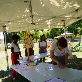 Le 1er village Villejuif respire 2022 s'est installé dans le parc des Hautes-Bruyères et dans la cité du Vercors, avec son lot d'animations et la fête du 13 juillet![Photos Lucile Cubin / Direction de la Communication]