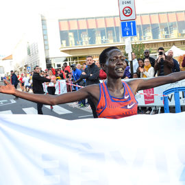 Un plateau élite relevé sur le 10km couru en moins de 29mn, de nombreux coureurs et marcheurs amateurs sur le 10, le 5 et le Run'N'Bike, et la relève déjà assurée avec les courses des jeunes l'après-midi!