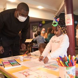 Villejuif célèbrait le samedi 20 novembre la Journée internationale des Droits de l’enfant.A cette occasion, le Maire a rencontré les associations qui œuvrent au quotidien sur le sujet et les familles villejuifoises et a rappelé l’importance de cette journée.