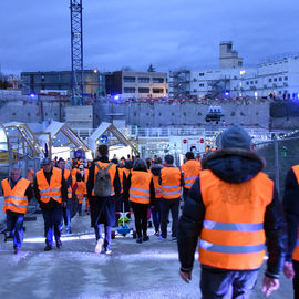 Des milliers de curieux se sont retrouvés autour du puits de la future gare pour découvrir les tunneliers et profiter des animations: ateliers, mise en lumière, spectacle pyrotechnique, live électro et gigot-bitume.