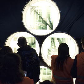 Des milliers de curieux se sont retrouvés autour du puits de la future gare pour découvrir les tunneliers et profiter des animations: ateliers, mise en lumière, spectacle pyrotechnique, live électro et gigot-bitume.