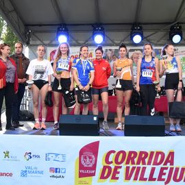 Une grande fête du sport avec près de 1500 coureur·se·s sur les 5/10km, courses jeunes et familles.Les vainqueurs des 10km ont battu le record de l'épreuve, avec la 8e meilleure performance mondiale chez les femmes!1700 euros ont été reversés à l’association Une maison au cœur de la vie, qui vient en aide aux familles dont les enfants sont hospitalisés à l’Institut Gustave-Roussy. Un grand merci aux 150 bénévoles, aux associations villejuifoises, et à tous les services de la ville.[Photos ©Anja Simonet / ©Raphaël Garnier]