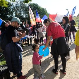 Une grande fête du sport avec près de 1500 coureur·se·s sur les 5/10km, courses jeunes et familles.Les vainqueurs des 10km ont battu le record de l'épreuve, avec la 8e meilleure performance mondiale chez les femmes!1700 euros ont été reversés à l’association Une maison au cœur de la vie, qui vient en aide aux familles dont les enfants sont hospitalisés à l’Institut Gustave-Roussy. Un grand merci aux 150 bénévoles, aux associations villejuifoises, et à tous les services de la ville.[Photos ©Anja Simonet / ©Raphaël Garnier]