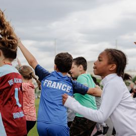 Malgré la pluie, les élèves ont enchainé les tours de piste au stade Louis Dolly lors de la traditionnelle course d'endurance.[Photo Alex Bonnemaison]
