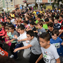 30e édition de la Corrida de Villejuif avec 2 courses adultes et 5 courses enfants.L'intégralité des photos des courses adultes sur https://t.co/T5aKXuC3KB