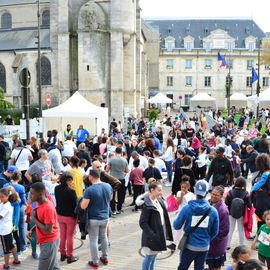 Un plateau élite relevé sur le 10km couru en moins de 29mn, de nombreux coureurs et marcheurs amateurs sur le 10, le 5 et le Run'N'Bike, et la relève déjà assurée avec les courses des jeunes l'après-midi!