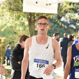 Une grande fête du sport avec près de 1500 coureur·se·s sur les 5/10km, courses jeunes et familles.Les vainqueurs des 10km ont battu le record de l'épreuve, avec la 8e meilleure performance mondiale chez les femmes!1700 euros ont été reversés à l’association Une maison au cœur de la vie, qui vient en aide aux familles dont les enfants sont hospitalisés à l’Institut Gustave-Roussy. Un grand merci aux 150 bénévoles, aux associations villejuifoises, et à tous les services de la ville.[Photos ©Anja Simonet / ©Raphaël Garnier]