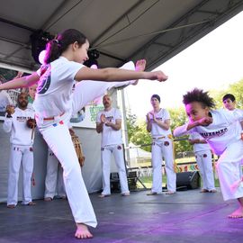 Une grande fête du sport avec près de 1500 coureur·se·s sur les 5/10km, courses jeunes et familles.Les vainqueurs des 10km ont battu le record de l'épreuve, avec la 8e meilleure performance mondiale chez les femmes!1700 euros ont été reversés à l’association Une maison au cœur de la vie, qui vient en aide aux familles dont les enfants sont hospitalisés à l’Institut Gustave-Roussy. Un grand merci aux 150 bénévoles, aux associations villejuifoises, et à tous les services de la ville.[Photos ©Anja Simonet / ©Raphaël Garnier]