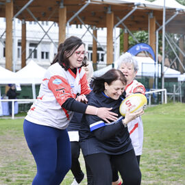 La section Rugby Santé du RCVB accueillait le tournoi annuel organisé par la Ligue Ile de France de Rugby. Au delà du tournoi sportif, c'était toute une journée de découverte et de sensibilisation avec des ateliers, une exposition, des échanges avec des professionnels de la santé et associations (La Niaque L'Asso, Jean Hin, l'association AFA, Soeur d'encre...). [photos Lucile Cubin]