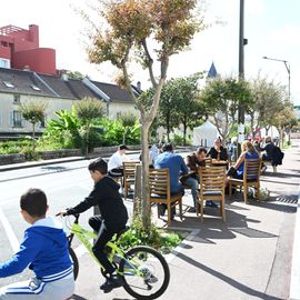 A pied, à vélo, en trottinette, en roller ou en poussette... ce dimanche 18 septembre, la Journée sans voiture a permis aux Villejuifois et Villejuifoises de tous âges de profiter des rues du centre-ville en toute sécurité et sérénité.[Photos Anja Simonet]