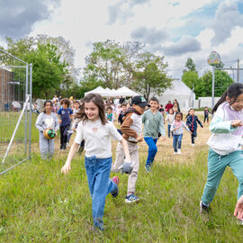 Retour en images sur ces 2 semaines de vacances de printemps, avec notamment la chasse aux œufs du Secours populaire et celle des accueils de loisirs à la ferme urbaine, le Mois des cuisines du Monde et les activités jardinage, bricolage, cirque... dans les MPT. [Photos Direction de la Communication / Lucile Cubin / Xiwen Wang]