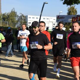 Une grande fête du sport avec près de 1500 coureur·se·s sur les 5/10km, courses jeunes et familles.Les vainqueurs des 10km ont battu le record de l'épreuve, avec la 8e meilleure performance mondiale chez les femmes!1700 euros ont été reversés à l’association Une maison au cœur de la vie, qui vient en aide aux familles dont les enfants sont hospitalisés à l’Institut Gustave-Roussy. Un grand merci aux 150 bénévoles, aux associations villejuifoises, et à tous les services de la ville.[Photos ©Anja Simonet / ©Raphaël Garnier]