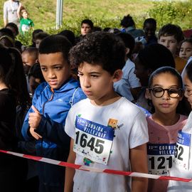 Une grande fête du sport avec près de 1500 coureur·se·s sur les 5/10km, courses jeunes et familles.Les vainqueurs des 10km ont battu le record de l'épreuve, avec la 8e meilleure performance mondiale chez les femmes!1700 euros ont été reversés à l’association Une maison au cœur de la vie, qui vient en aide aux familles dont les enfants sont hospitalisés à l’Institut Gustave-Roussy. Un grand merci aux 150 bénévoles, aux associations villejuifoises, et à tous les services de la ville.[Photos ©Anja Simonet / ©Raphaël Garnier]