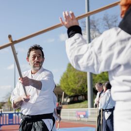 296 tours de piste bouclés lors du relais solidaire au stade Louis Dolly où des centaines de bénévoles, parents et enfants se sont rassemblés pour courir ensemble et découvrir de nouvelles activités sportives, sous le signe de la solidarité et de l’entraide.[Photos Alexandre Bonnemaison]