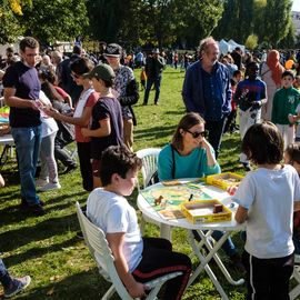 Une grande fête du sport avec près de 1500 coureur·se·s sur les 5/10km, courses jeunes et familles.Les vainqueurs des 10km ont battu le record de l'épreuve, avec la 8e meilleure performance mondiale chez les femmes!1700 euros ont été reversés à l’association Une maison au cœur de la vie, qui vient en aide aux familles dont les enfants sont hospitalisés à l’Institut Gustave-Roussy. Un grand merci aux 150 bénévoles, aux associations villejuifoises, et à tous les services de la ville.[Photos ©Anja Simonet / ©Raphaël Garnier]