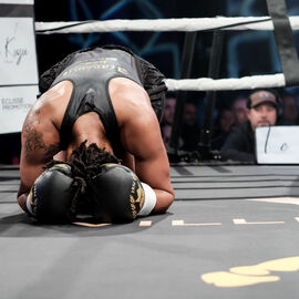 Déjà la 6e édition du Villejuif Boxing Show. Une soirée de qualité cette année encore avec des combats de haut niveau national et international en boxe anglaise et boxe pieds-poings. [photos Sylvie Grima / Lucile Cubin]