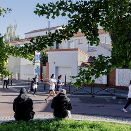Avec près de 800 coureur·se·s et marcheur·se·s le matin et autant de jeunes et de familles l'après-midi, cette 34e édition a été de nouveau un événement sportif majeur à Villejuif et une journée de fête dans le parc des hautes-Bruyères baigné par le soleil d'automne !