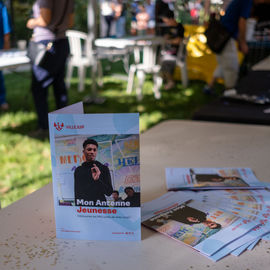 Malgré la chaleur, vous étiez très nombreux·ses ce samedi à arpenter les allées du Forum de rentrée pour rencontrer associations, clubs sportifs ou services municipaux pour vous renseigner sur les activités proposées à Villejuif.
Une journée riche en rencontres, qui, on l'espère, a permis de vous informer au mieux pour cette rentrée 2023-2024.
[photos Sylvie Grima]