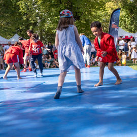 Malgré la chaleur, vous étiez très nombreux·ses ce samedi à arpenter les allées du Forum de rentrée pour rencontrer associations, clubs sportifs ou services municipaux pour vous renseigner sur les activités proposées à Villejuif.
Une journée riche en rencontres, qui, on l'espère, a permis de vous informer au mieux pour cette rentrée 2023-2024.
[photos Sylvie Grima]