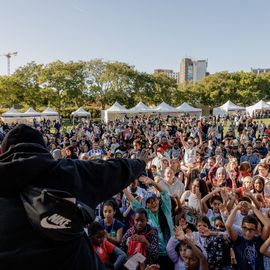 Avec près de 800 coureur·se·s et marcheur·se·s le matin et autant de jeunes et de familles l'après-midi, cette 34e édition a été de nouveau un événement sportif majeur à Villejuif et une journée de fête dans le parc des hautes-Bruyères baigné par le soleil d'automne !