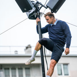 Clowns, acrobates, danseurs, fanfares et installations interactives ont fait vibrer le quartier Mermoz et le centre-ville ce week-end!
Vous avez nombreux·ses cette année encore à vous déplacer pour profiter de ces animations gratuites et spectacles de rue programmés par le Théâtre Romain Rolland.

[photos Xiwen Wang]