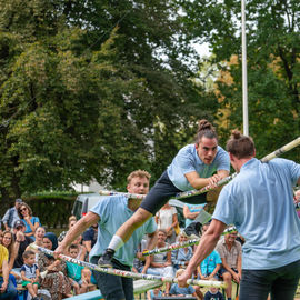 Clowns, acrobates, danseurs, fanfares et installations interactives ont fait vibrer le quartier Mermoz et le centre-ville ce week-end!
Vous avez nombreux·ses cette année encore à vous déplacer pour profiter de ces animations gratuites et spectacles de rue programmés par le Théâtre Romain Rolland.

[photos Xiwen Wang]
