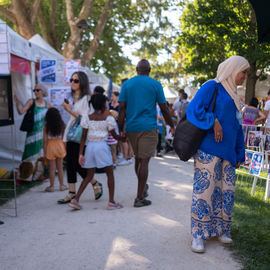 Malgré la chaleur, vous étiez très nombreux·ses ce samedi à arpenter les allées du Forum de rentrée pour rencontrer associations, clubs sportifs ou services municipaux pour vous renseigner sur les activités proposées à Villejuif.
Une journée riche en rencontres, qui, on l'espère, a permis de vous informer au mieux pour cette rentrée 2023-2024.
[photos Sylvie Grima]