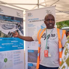 Malgré la chaleur, vous étiez très nombreux·ses ce samedi à arpenter les allées du Forum de rentrée pour rencontrer associations, clubs sportifs ou services municipaux pour vous renseigner sur les activités proposées à Villejuif.
Une journée riche en rencontres, qui, on l'espère, a permis de vous informer au mieux pour cette rentrée 2023-2024.
[photos Sylvie Grima]