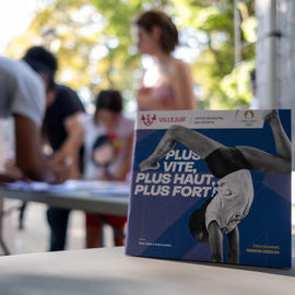 Malgré la chaleur, vous étiez très nombreux·ses ce samedi à arpenter les allées du Forum de rentrée pour rencontrer associations, clubs sportifs ou services municipaux pour vous renseigner sur les activités proposées à Villejuif.
Une journée riche en rencontres, qui, on l'espère, a permis de vous informer au mieux pour cette rentrée 2023-2024.
[photos Sylvie Grima]
