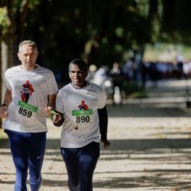 Avec près de 800 coureur·se·s et marcheur·se·s le matin et autant de jeunes et de familles l'après-midi, cette 34e édition a été de nouveau un événement sportif majeur à Villejuif et une journée de fête dans le parc des hautes-Bruyères baigné par le soleil d'automne !