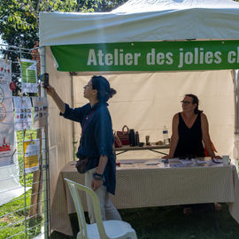 Malgré la chaleur, vous étiez très nombreux·ses ce samedi à arpenter les allées du Forum de rentrée pour rencontrer associations, clubs sportifs ou services municipaux pour vous renseigner sur les activités proposées à Villejuif.
Une journée riche en rencontres, qui, on l'espère, a permis de vous informer au mieux pour cette rentrée 2023-2024.
[photos Sylvie Grima]