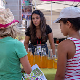 Malgré la chaleur, vous étiez très nombreux·ses ce samedi à arpenter les allées du Forum de rentrée pour rencontrer associations, clubs sportifs ou services municipaux pour vous renseigner sur les activités proposées à Villejuif.
Une journée riche en rencontres, qui, on l'espère, a permis de vous informer au mieux pour cette rentrée 2023-2024.
[photos Sylvie Grima]