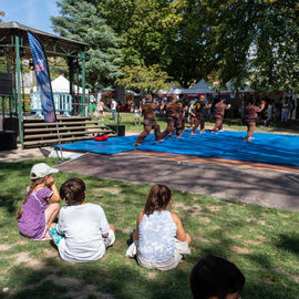 Malgré la chaleur, vous étiez très nombreux·ses ce samedi à arpenter les allées du Forum de rentrée pour rencontrer associations, clubs sportifs ou services municipaux pour vous renseigner sur les activités proposées à Villejuif.
Une journée riche en rencontres, qui, on l'espère, a permis de vous informer au mieux pour cette rentrée 2023-2024.
[photos Sylvie Grima]