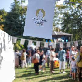 Malgré la chaleur, vous étiez très nombreux·ses ce samedi à arpenter les allées du Forum de rentrée pour rencontrer associations, clubs sportifs ou services municipaux pour vous renseigner sur les activités proposées à Villejuif.
Une journée riche en rencontres, qui, on l'espère, a permis de vous informer au mieux pour cette rentrée 2023-2024.
[photos Sylvie Grima]