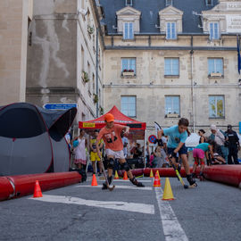 Malgré la chaleur, vous étiez très nombreux·ses ce samedi à arpenter les allées du Forum de rentrée pour rencontrer associations, clubs sportifs ou services municipaux pour vous renseigner sur les activités proposées à Villejuif.
Une journée riche en rencontres, qui, on l'espère, a permis de vous informer au mieux pour cette rentrée 2023-2024.
[photos Sylvie Grima]