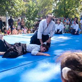 Malgré la chaleur, vous étiez très nombreux·ses ce samedi à arpenter les allées du Forum de rentrée pour rencontrer associations, clubs sportifs ou services municipaux pour vous renseigner sur les activités proposées à Villejuif.
Une journée riche en rencontres, qui, on l'espère, a permis de vous informer au mieux pour cette rentrée 2023-2024.
[photos Sylvie Grima]