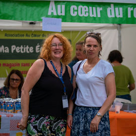 Clowns, acrobates, danseurs, fanfares et installations interactives ont fait vibrer le quartier Mermoz et le centre-ville ce week-end!
Vous avez nombreux·ses cette année encore à vous déplacer pour profiter de ces animations gratuites et spectacles de rue programmés par le Théâtre Romain Rolland.

[photos Xiwen Wang]