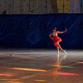 Dimanche 28 janvier, l'USV Roller Skating accueillait pour la 1ère fois ce week-end à la Halle des sports Colette Besson un gala de patinage artistique.

Patineuses et patineurs de tout âge sont venus présenter, en groupe ou en solo, leurs chorégraphies sur le thème des musiques de films.

[photos Sylvie Grima]