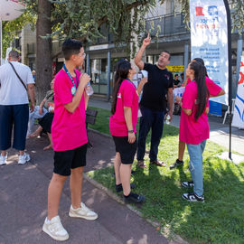Malgré la chaleur, vous étiez très nombreux·ses ce samedi à arpenter les allées du Forum de rentrée pour rencontrer associations, clubs sportifs ou services municipaux pour vous renseigner sur les activités proposées à Villejuif.
Une journée riche en rencontres, qui, on l'espère, a permis de vous informer au mieux pour cette rentrée 2023-2024.
[photos Sylvie Grima]