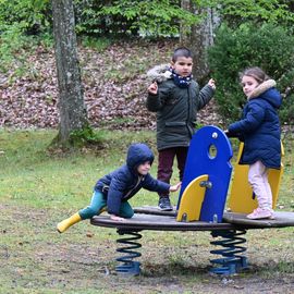 Pendant les vacances de printemps, les petits Villejuifois ont pu profiter de séjour au grand air: Nature et vie médiévale en Bourgogne pour les 6-11 ans et Nature et ferme en Seine-et-Marne pour les 4-6 ans.

[photos Anja Simonet / Xiwen Wang]