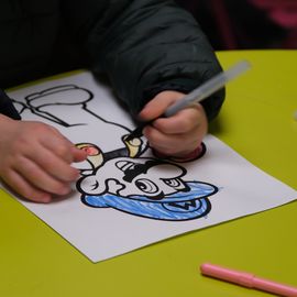 Zoom sur 3 activités enfance et jeunesse:
▪️ Surf à Paris
▪️ Initiation au pilotage de drones
▪️ Sortie à la Ferme Pédagogique

[Photos Alex Bonnemaison / Anja Simonet / Xiwen Wang]
