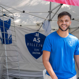 Malgré la chaleur, vous étiez très nombreux·ses ce samedi à arpenter les allées du Forum de rentrée pour rencontrer associations, clubs sportifs ou services municipaux pour vous renseigner sur les activités proposées à Villejuif.
Une journée riche en rencontres, qui, on l'espère, a permis de vous informer au mieux pour cette rentrée 2023-2024.
[photos Sylvie Grima]